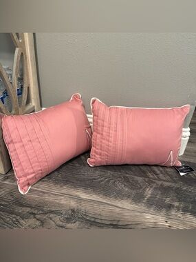 Set Of 2 Nautica Port Hope Pink Breakfast pillow 16”x12” new